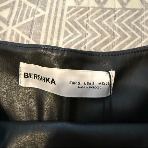 Bershka Black Faux Leather Skater Skirt - Picture 4 of 5